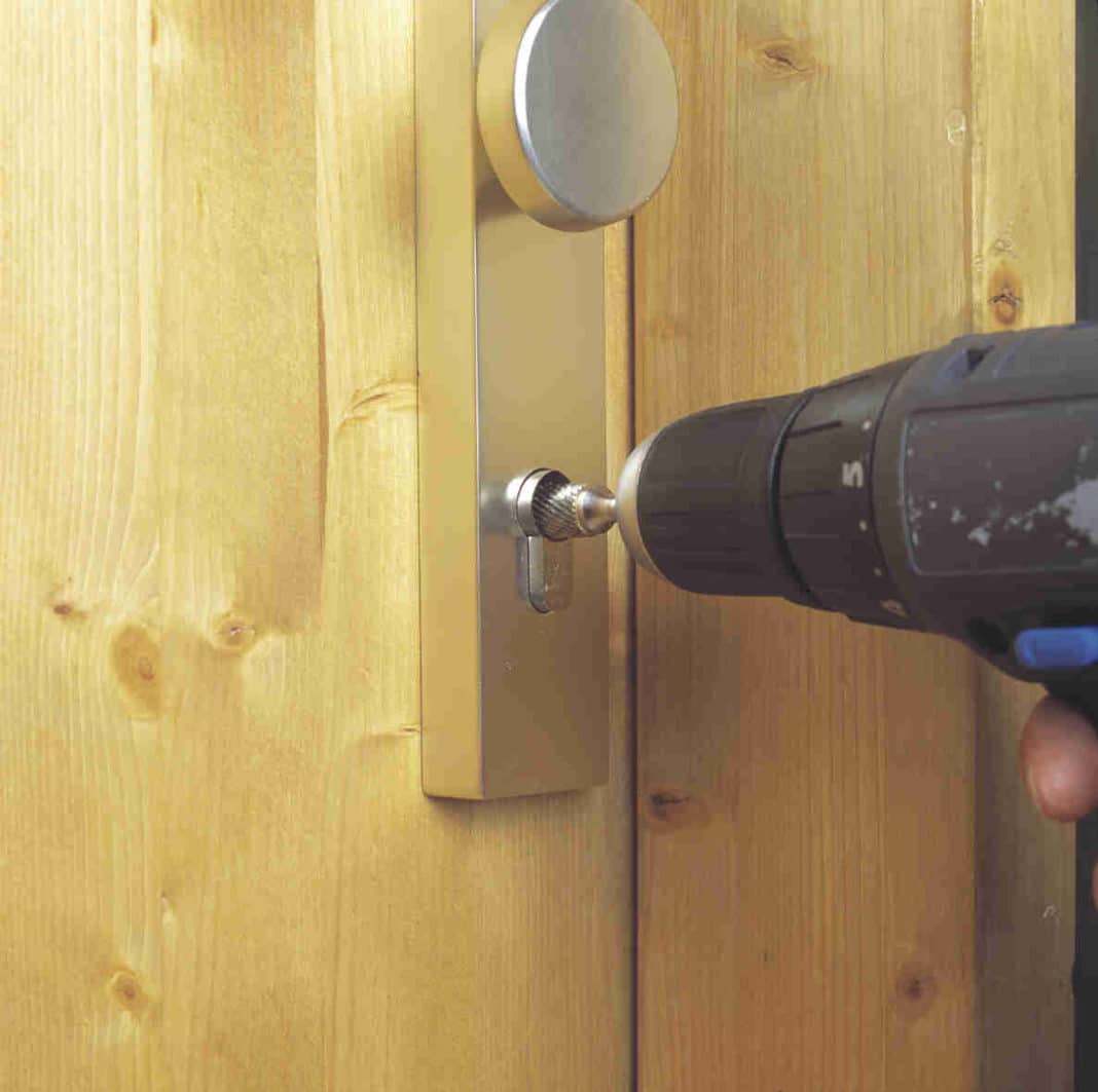 Как Достать Обломок Ключа из Замка Двери — пошаговая инструкция с фото