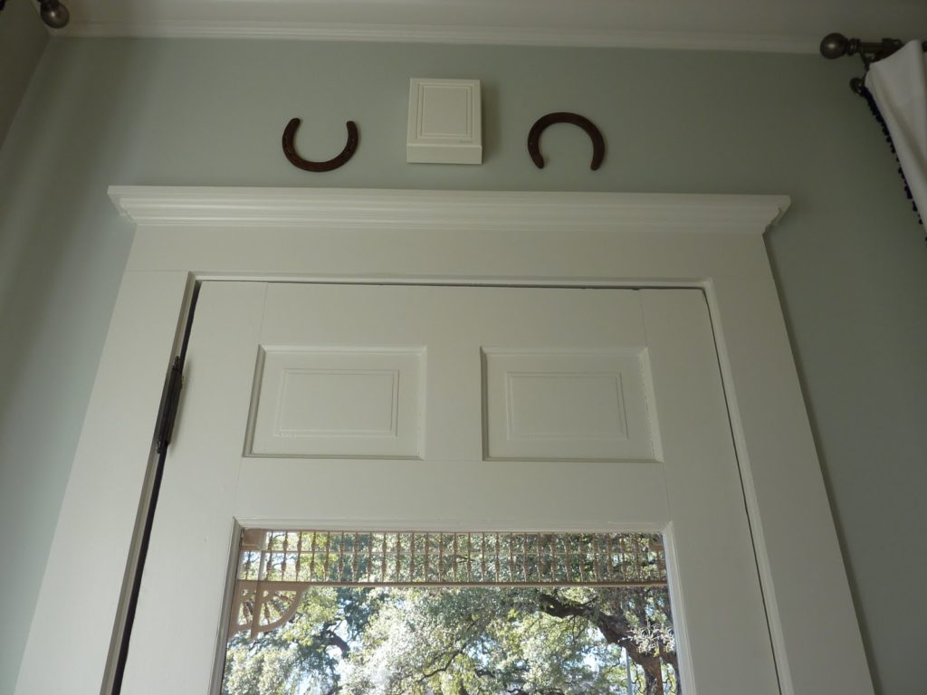 Как Вешается Подкова Над Дверью в Доме — пошаговая технология с фото