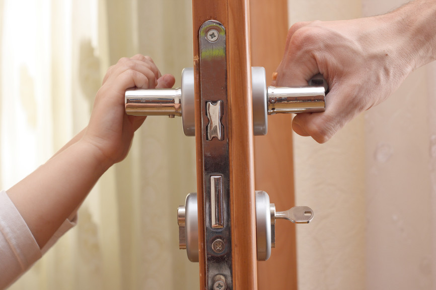 Чем Можно Смазать Дверь Чтобы не Скрипела — пошаговая инструкция