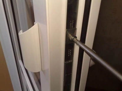 Как Поставить Защелку на Пластиковую Балконную Дверь — пошаговая технология с фото